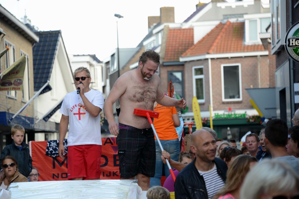 ../Images/Donderdag kermis 079.jpg